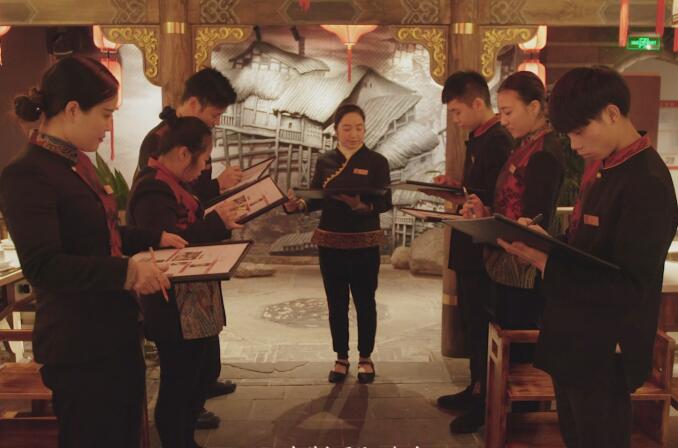 九宮格火鍋加盟店，如何合理為員工安排工作？