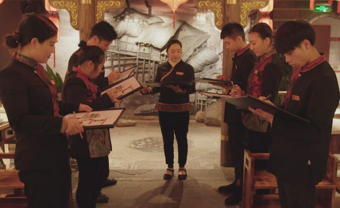 想提高火鍋加盟店利潤，得從培養(yǎng)服務員開始