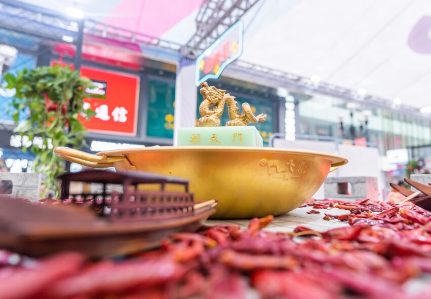 自貢開(kāi)火鍋加盟店怎么樣？賺不賺錢(qián)？