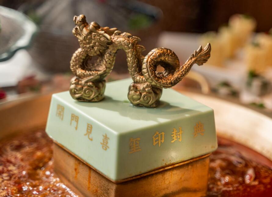 重慶南岸區(qū)開火鍋加盟店，怎樣打造新鮮感？
