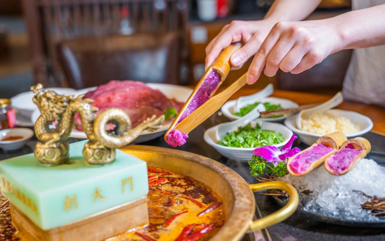 為什么火鍋能成為餐飲份額最大品類(lèi)？