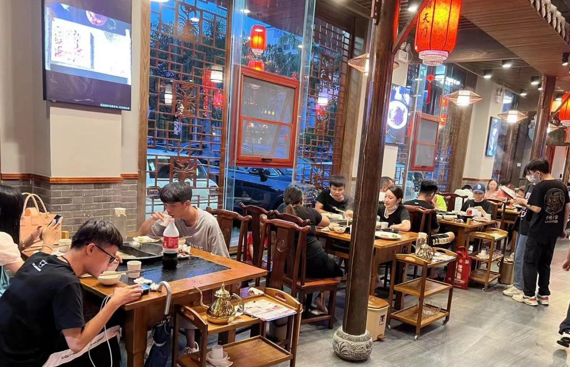 開(kāi)火鍋店，自營(yíng)好還是加盟好？