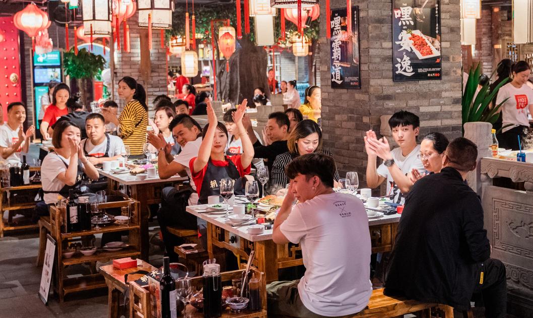 年輕人開始反向消費(fèi)，餐飲業(yè)應(yīng)該如何應(yīng)對？