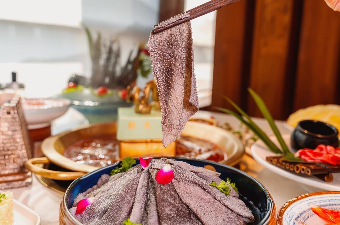 火鍋店的大招牌，特色重慶火鍋毛肚，這么做就對了！