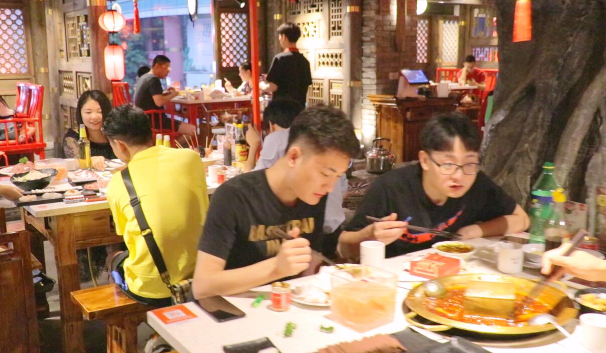 為什么干餐飲這么難？火鍋加盟有何優(yōu)勢？
