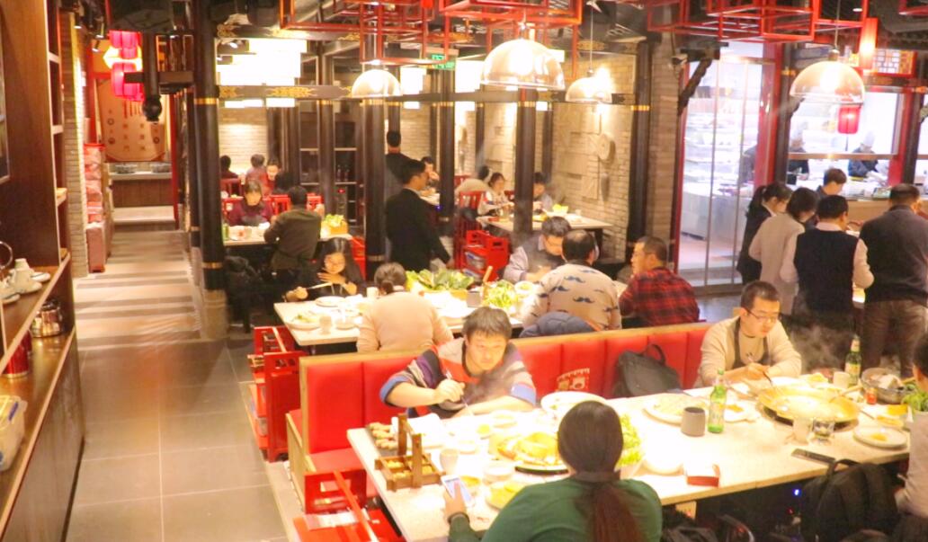 招5個服務(wù)員，可以開一家重慶火鍋店？