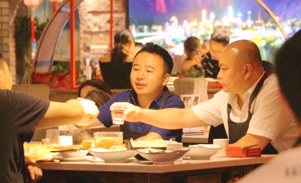 火鍋店選址在巷子里，如何招攬生意？